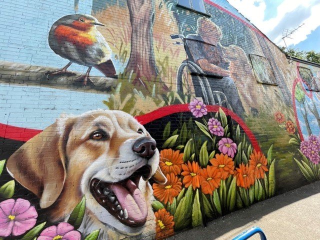 Photo of the animal themed mural in Wigston