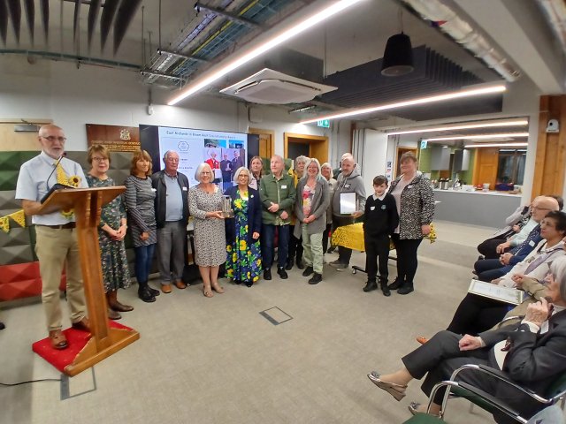 Chairman of Pride of the Borough Simon Lucas at the presentation of the ‘Least Littered’ award with people who helped to contribute, including members of Pride of the Borough and the South Leicestershire Litter Wombles